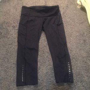 Navy blue cropped lulu lemon leggings